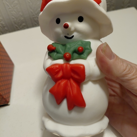 Avon Snowman Candle with Red Accents - Picture 4 of 6